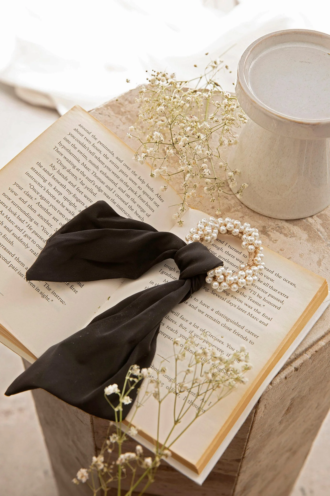 Carina Pearl & Satin Bow Hair Tie Black - Image 3