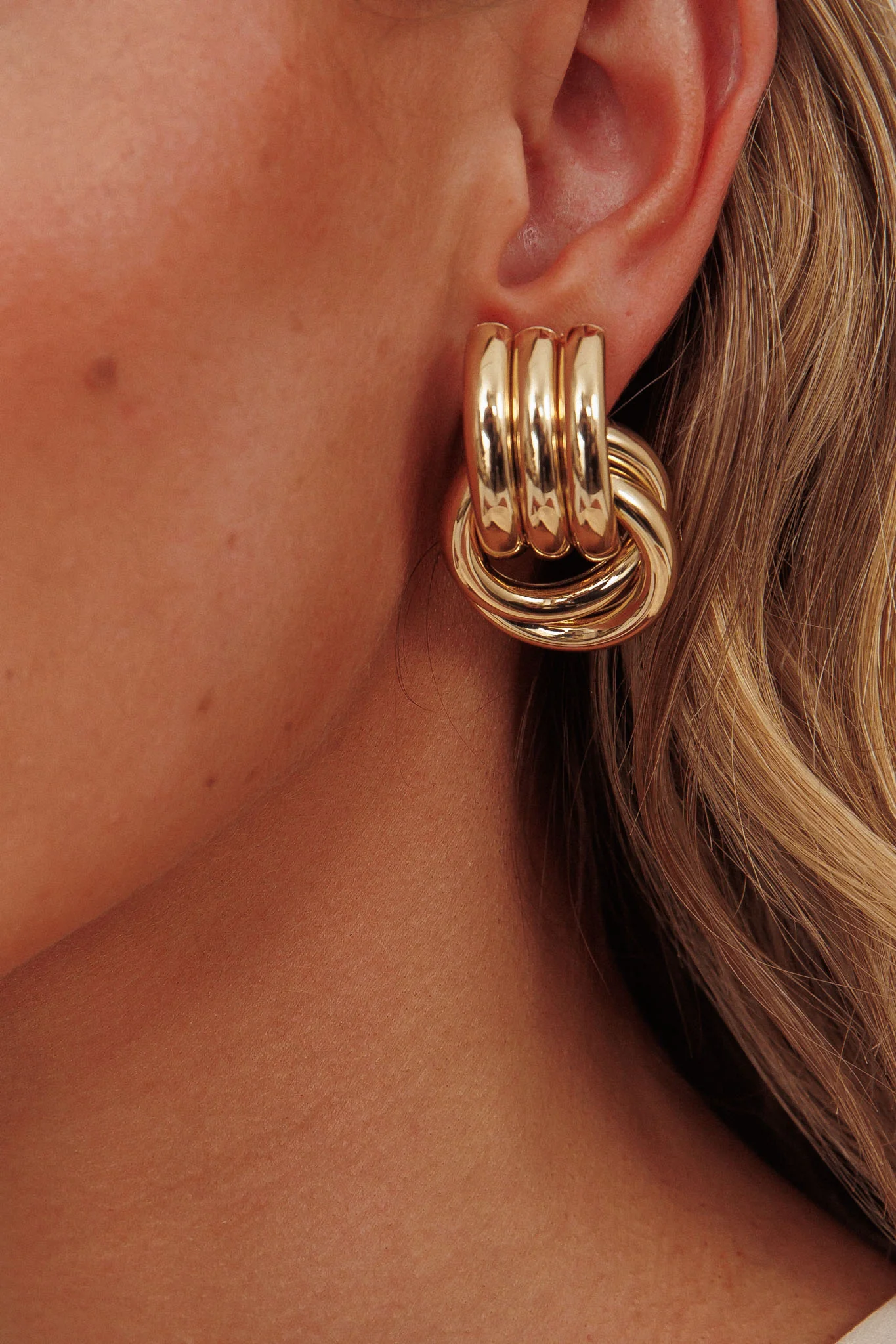 Georgina Loop Earrings Gold - Image 3