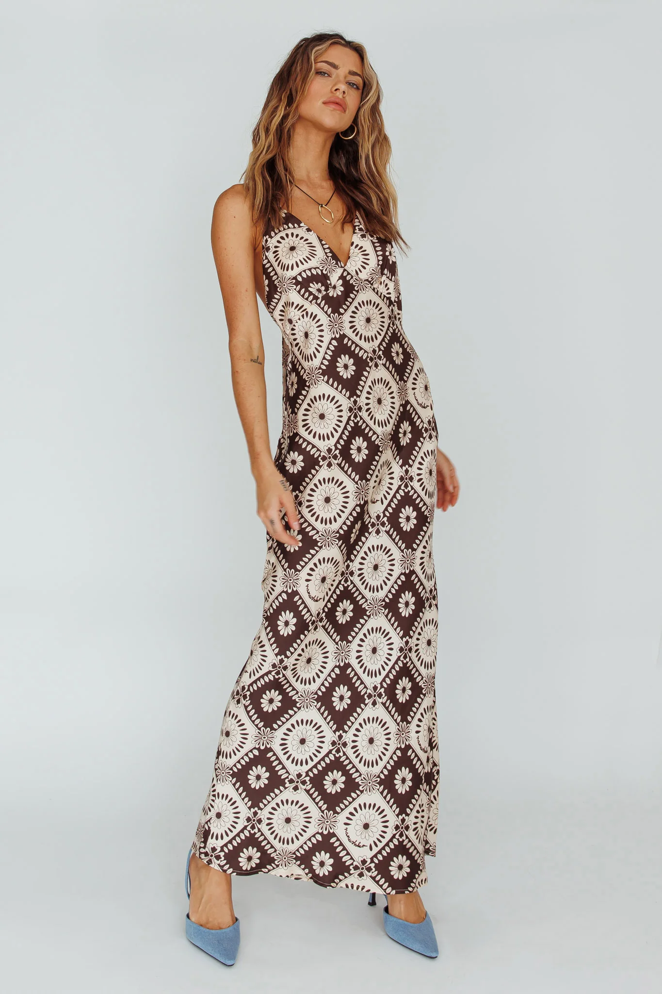 Lavara Halterneck Midi Dress Floral Chocolate - Image 6