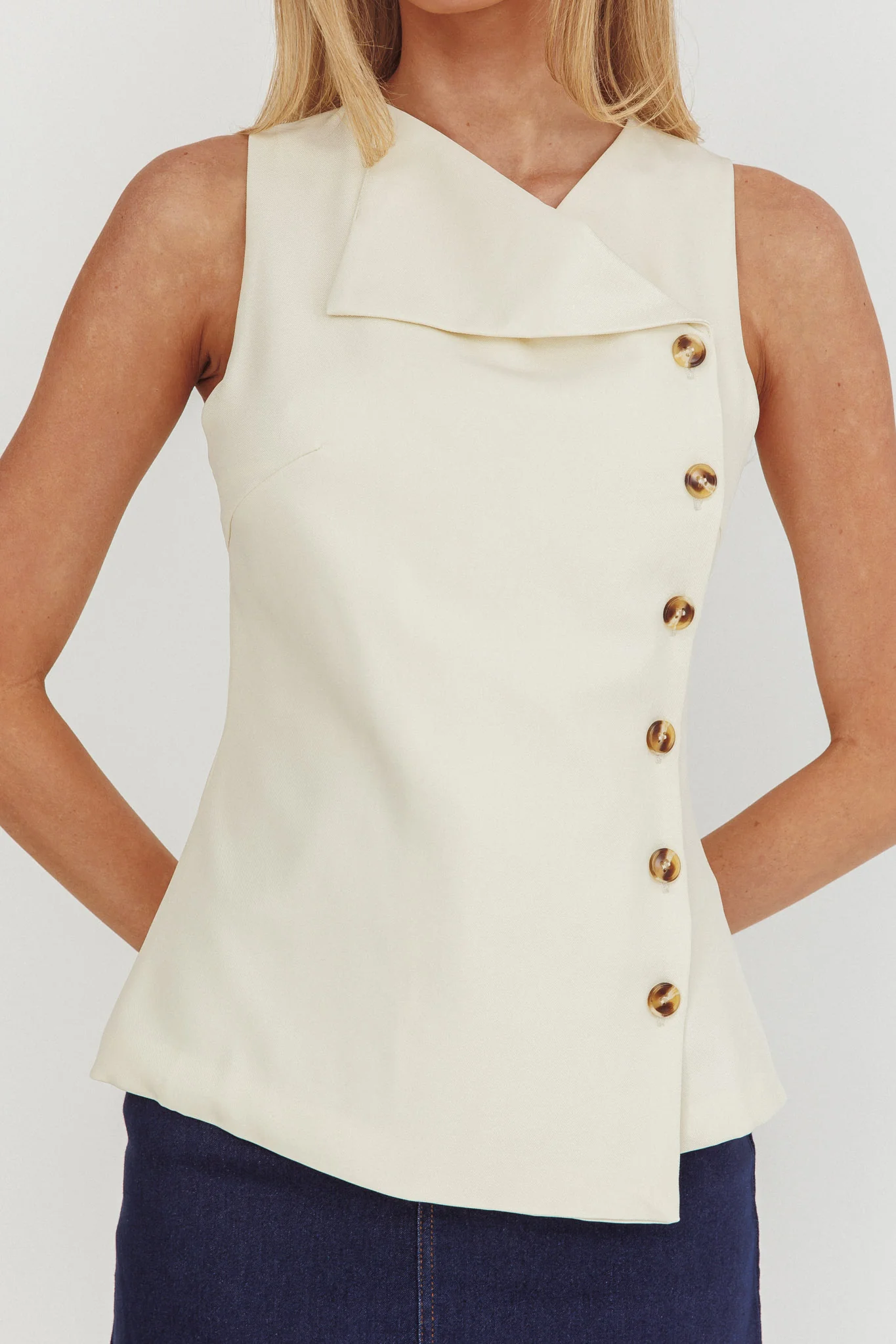 Monnika Sleeveless Side Button Top Oyster - Image 4