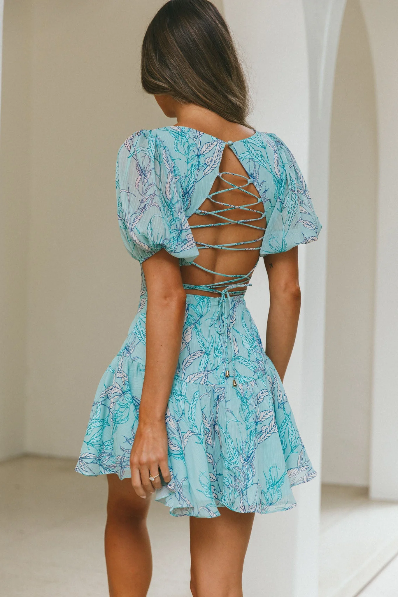 Petite Cherie Puff Sleeve Lace-Up Back Dress Leaf Print Mint - Image 2